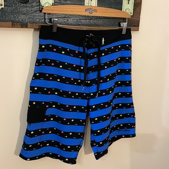 Maui and Sons Blue Geometric Swim Board Shorts Size 32 - Picture 4 of 16